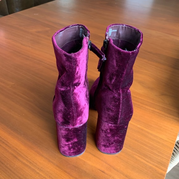 Steve Madden velvet booties - Picture 3 of 4